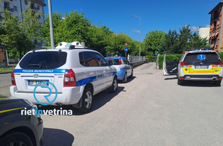 Sgombero in corso in una palazzina di viale de Juliis