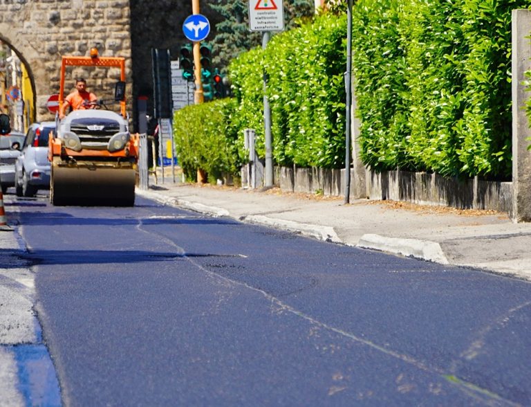 SEI TU IL REPORTER – “Perchè in via Salaria per L’Aquila asfaltata solo una corsia? E l’altra?”