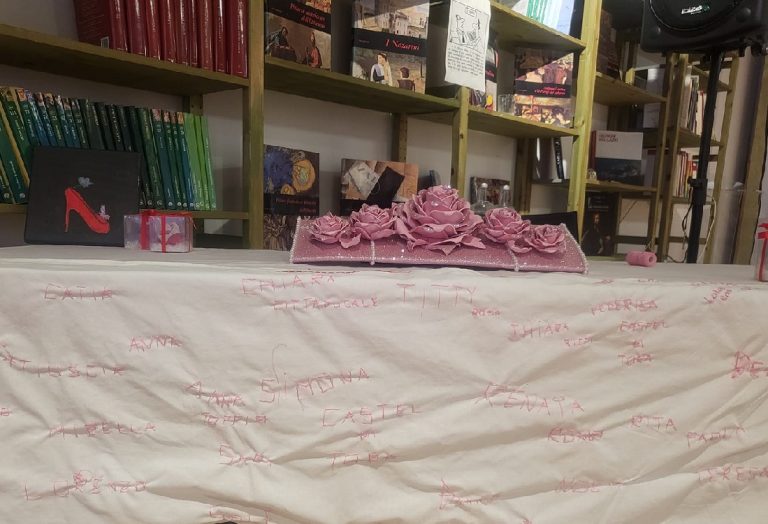 Il LenzuoloSOSpeso ideato da Silvia Capiluppi collega Rieti a Lecco