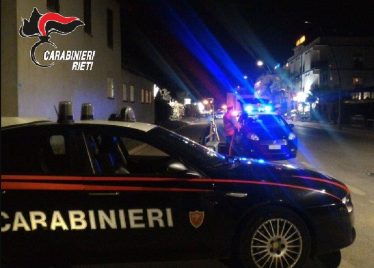 La sua abitazione va a fuoco e i carabinieri gli scoprono la coltivazione di droga: arrestato straniero