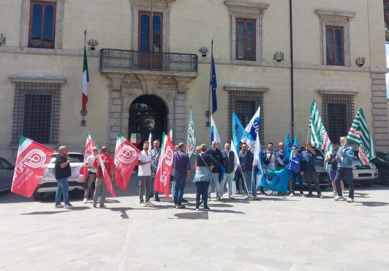Vertenza Inbus e Minerva Bus, Sindacati in sit-in davanti alla Prefettura di Rieti. Accordo non raggiunto
