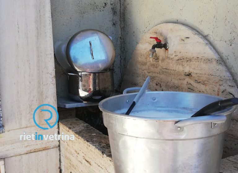 SEI TU IL REPORTER – “Da una settimana a Colleruccio (Labro) l’acqua viene e va. APS non ci dà risposte. Ho lavato i panni al cimitero”