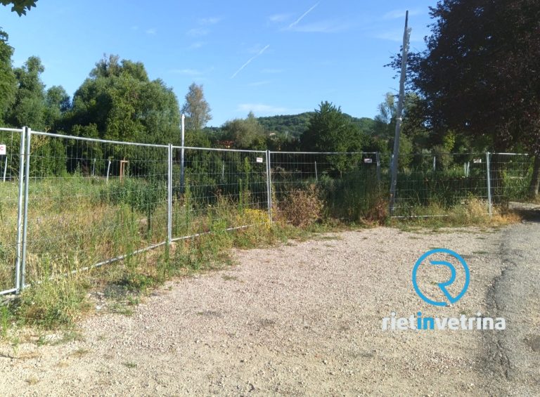 SEI TU IL REPORTER – “Il nuovo parco non completato di Villa Reatina ci fa vivere in mezzo alle transenne e senza posteggi”