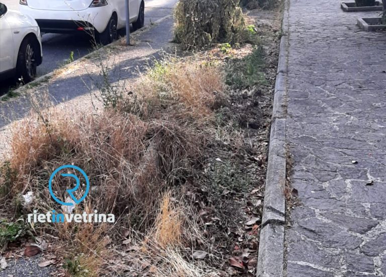 SEI TU IL REPORTER – “A Piazza Tevere da 30 anni questo marciapiede non è asfaltato”
