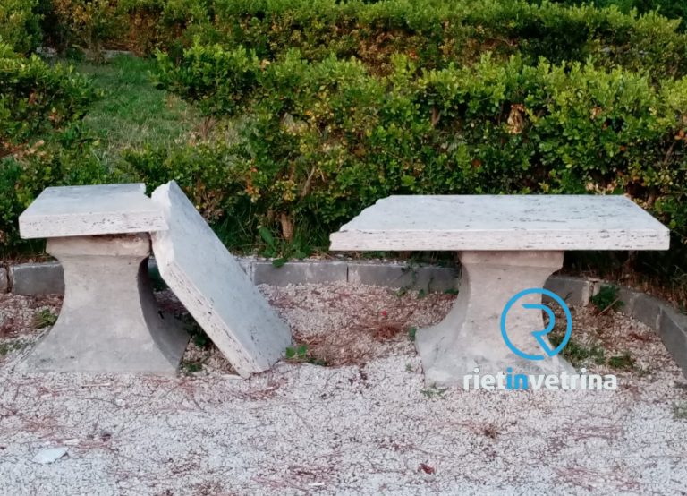 SEI TU IL REPORTER – Panchina spaccata nei Giardini della Prefettura