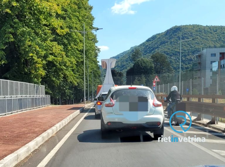 Nuovo incidente nella rotatoria bivio Fonte Cottorella