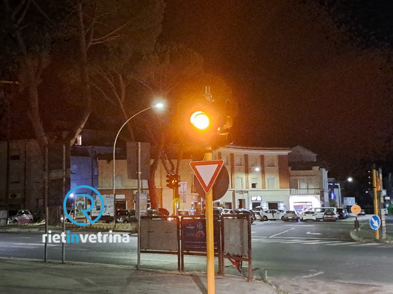 SEI TU IL REPORTER – “Perché la sera vengono spenti i semafori nel mega incrocio di Porta Romana?”