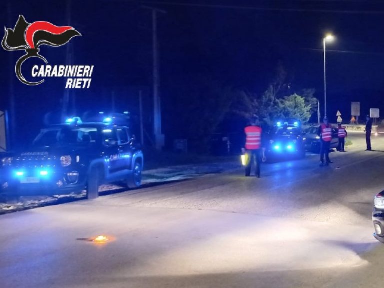 Alla guida con patente scaduta, rifiuta l’alcoltest e il drugtest e si scaglia contro i Carabinieri. Denunciato