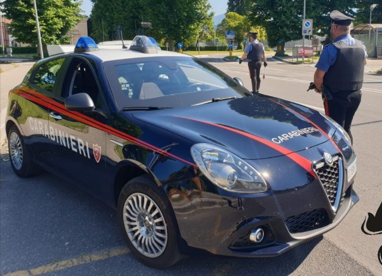 Denunciata una donna: ha investito due minorenni risultando sotto effetto di droghe