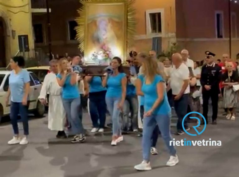 Per la prima volta le donne di Castelnuovo di Farfa portano in processione la Madonna degli Angeli