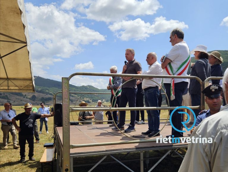 Il ministro Lollobrigida visita Rascino: “Qui i pastori custodiscono ambiente e tradizioni”