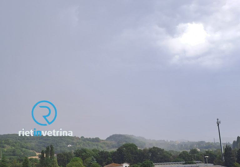 Diluvia su Rieti. Pioggia e vento forte