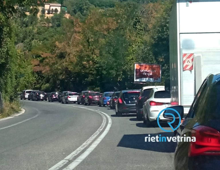 Salaria per Roma bloccata per un cantiere, auto incolonnate tra Rieti e Casaprota