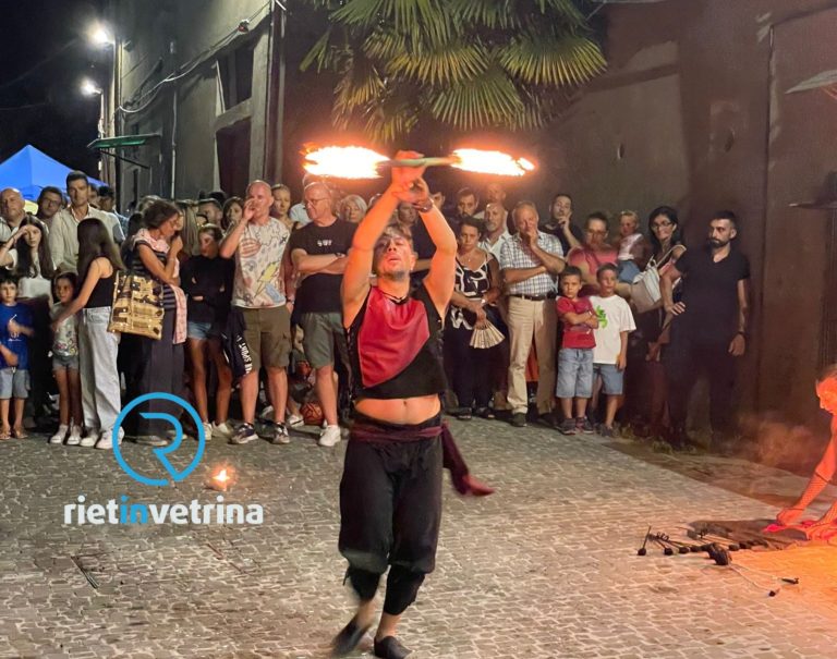 È FESTA – Pienone per la prima serata ai Pozzi. Stasera concerto del Piotta