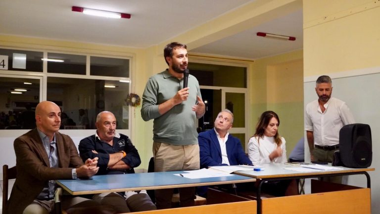 Assemblea pubblica a Quattro Strade