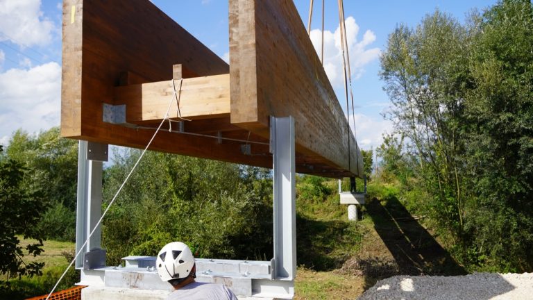 Installazione ponte pedonale sul Turano per il “Cammino di Francesco” – LE FOTO