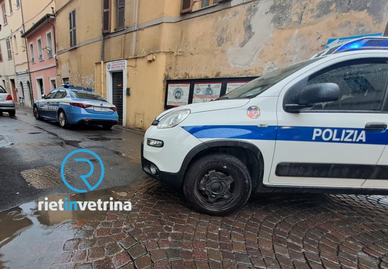 Lite tra extracomunitari in via di Mezzo. Ragazzo sanguinante da un braccio
