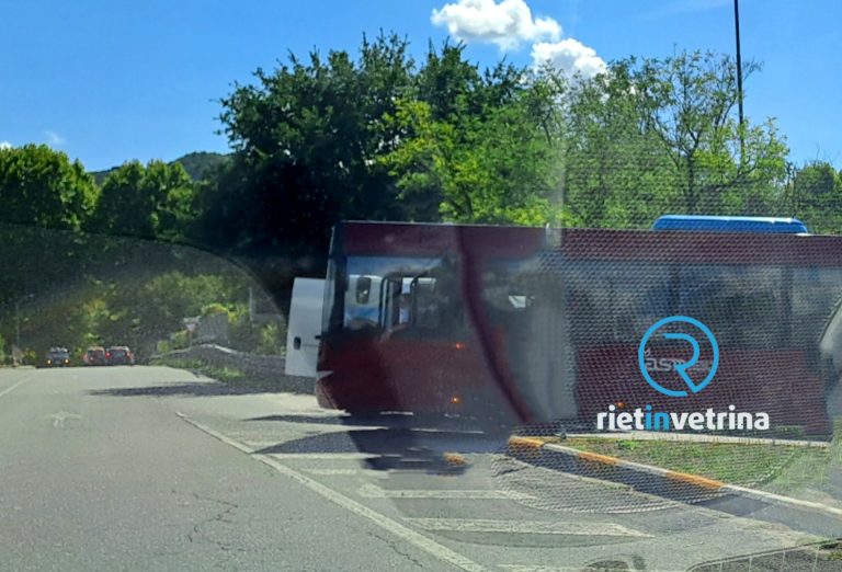Mezzo ASM fuori uso nella salita da via Togliatti. Traffico interdetto