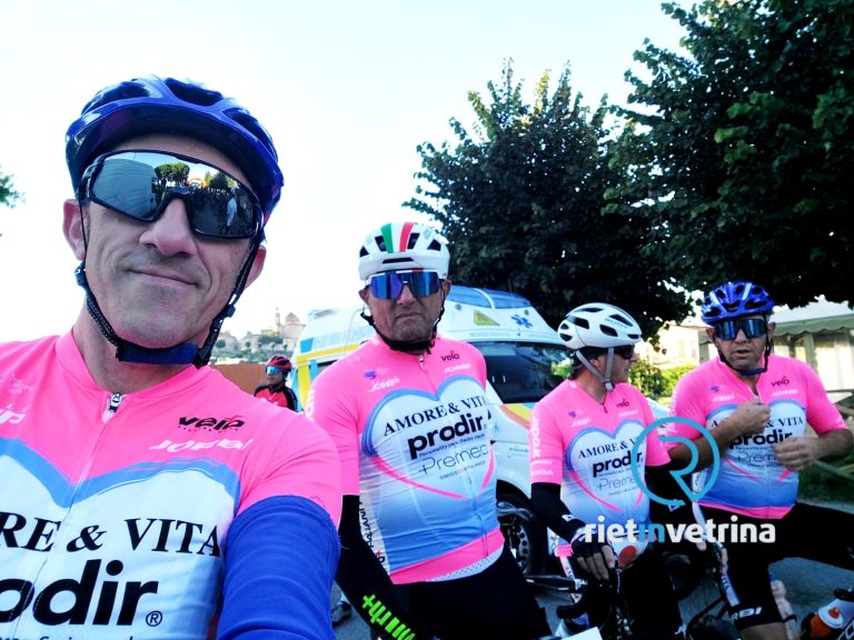 Il Team Amore & Vita Radiomondo con Paolo Bettini a Castiglione del Lago