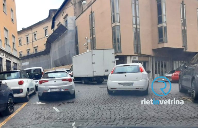 SEI TU IL REPORTER – “Il nuovo cantiere di via Cintia è già un parcheggio incontrollato”