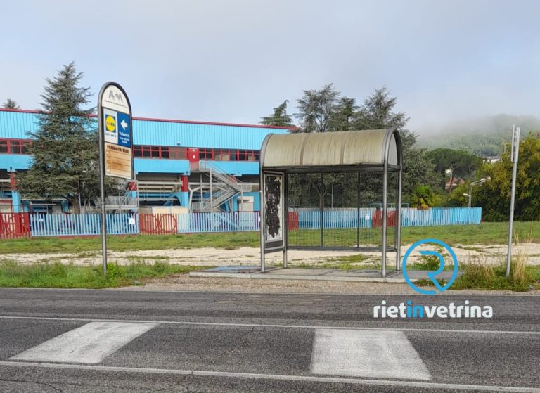 SEI TU IL REPORTER – “Serve una nuova pensilina ASM per chi aspetta l’autobus davanti al PalaSojourner”