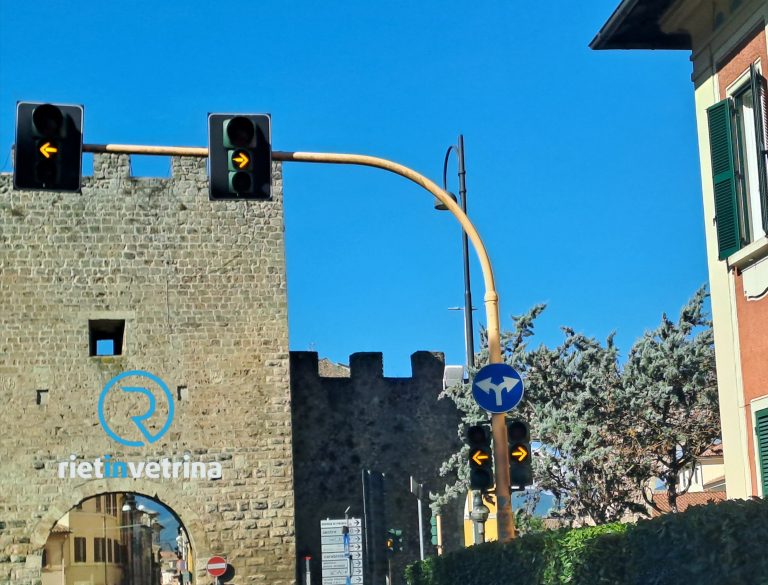Fuori uso l’impianto semaforico di Porta d’Arce – via Salaria per L’Aquila