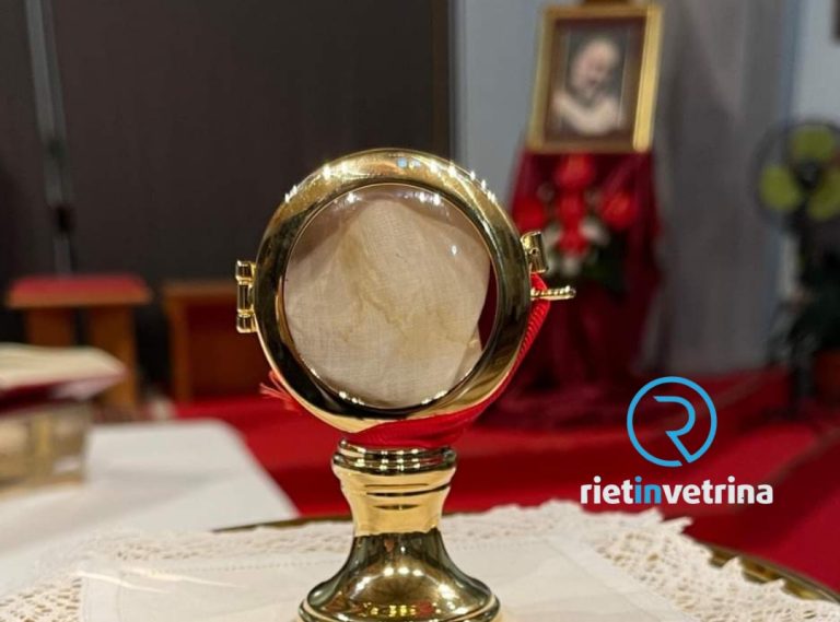 La reliquia con il sangue delle stimmate di san Pio nella parrocchia di Quattro Strade a Rieti – LA STORIA CHE TORNA A NOI DOPO 106 ANNI