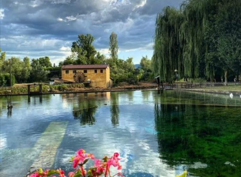 La Sorgente di Santa Susanna si illumina di rosa per la consapevolezza sul tumore al seno