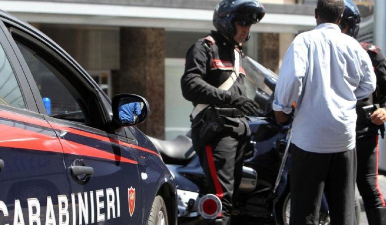 Ragazzo straniero consegna un telefonino ai Carabinieri di Rieti aiutando nelle ricerche del proprietario