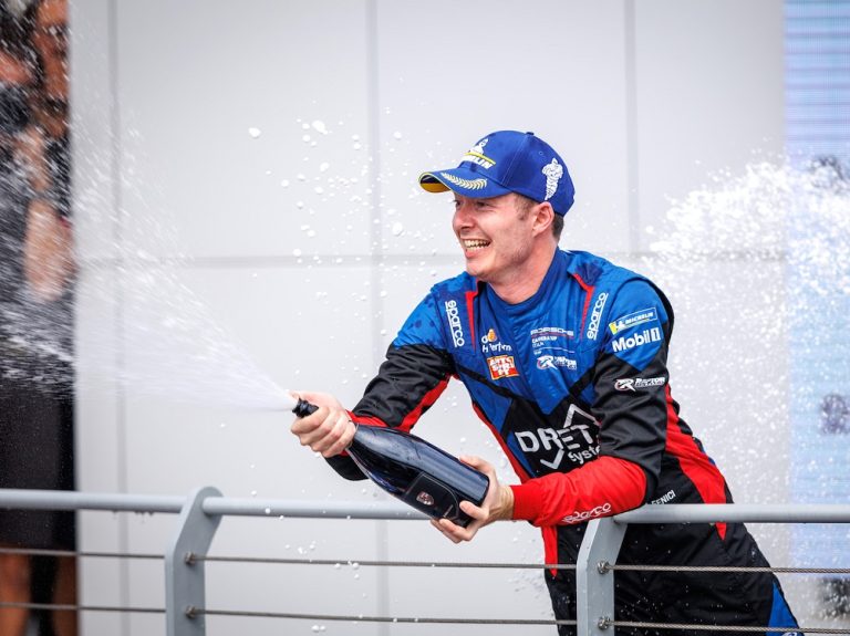 Fenici è strepitoso in casa a Vallelunga nella Carrera Cup Italia