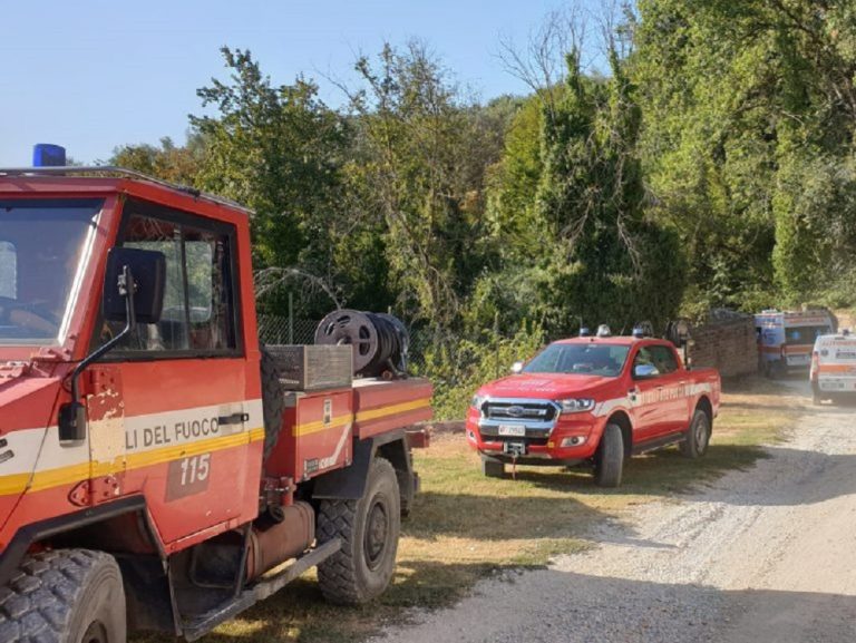 Vasto incendio boschivo ad Accumoli, tra Villanova e San Giovanni