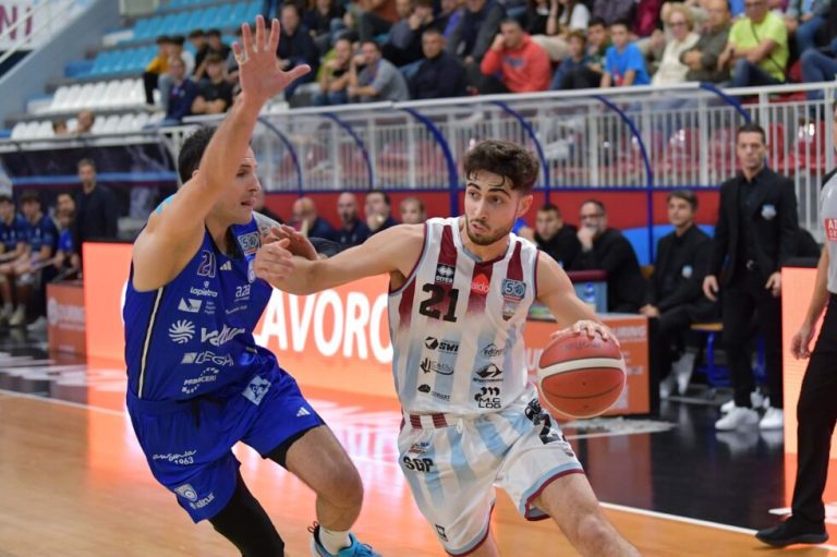 Vittoria per forti di cuore! La Sebastiani rimonta e vince 74-73 con Brindisi