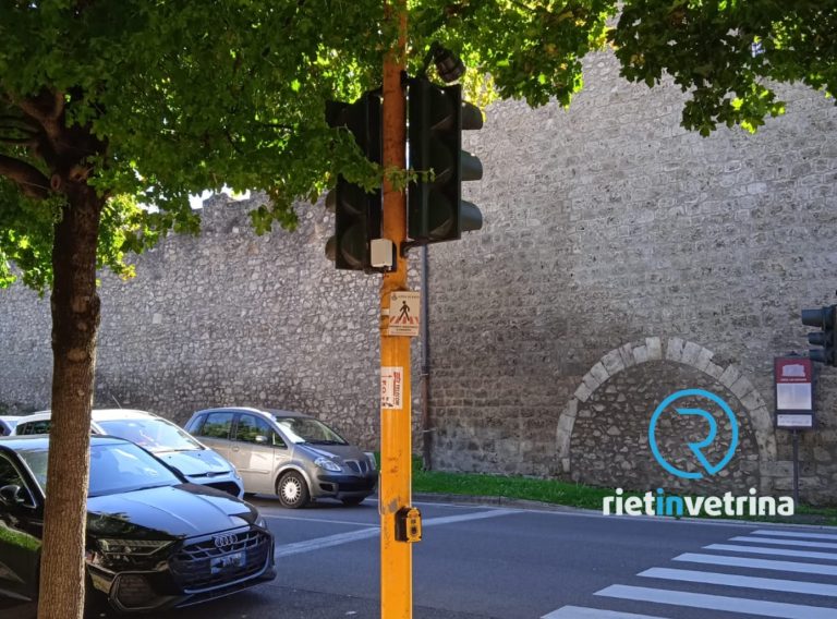 A Rieti i primi due semafori a chiamata per ciechi e ipovedenti con sistema Beacon