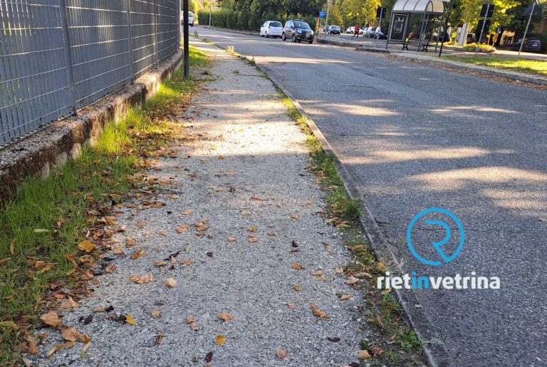 SEI TU IL REPORTER – In foto i marciapiedi mai asfaltati di via Ugo La Malfa