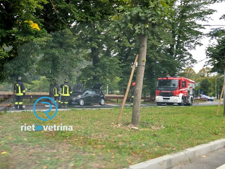 Auto in fiamme all’ingresso di Rieti. Traffico della Salaria deviato a Fonte Cottorella
