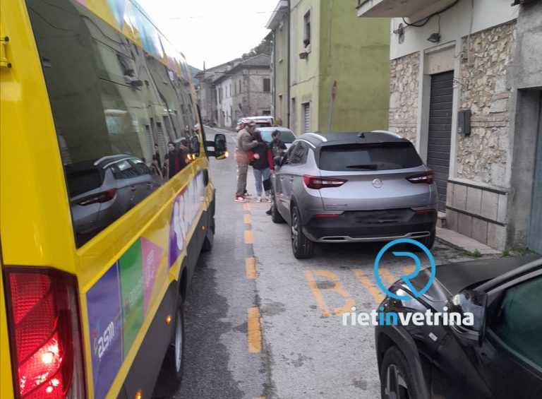 SEI TU IL REPORTER – “A Casette lo Scuolabus non può mai fermarsi nell’apposito spazio. Chi di dovere intervenga”