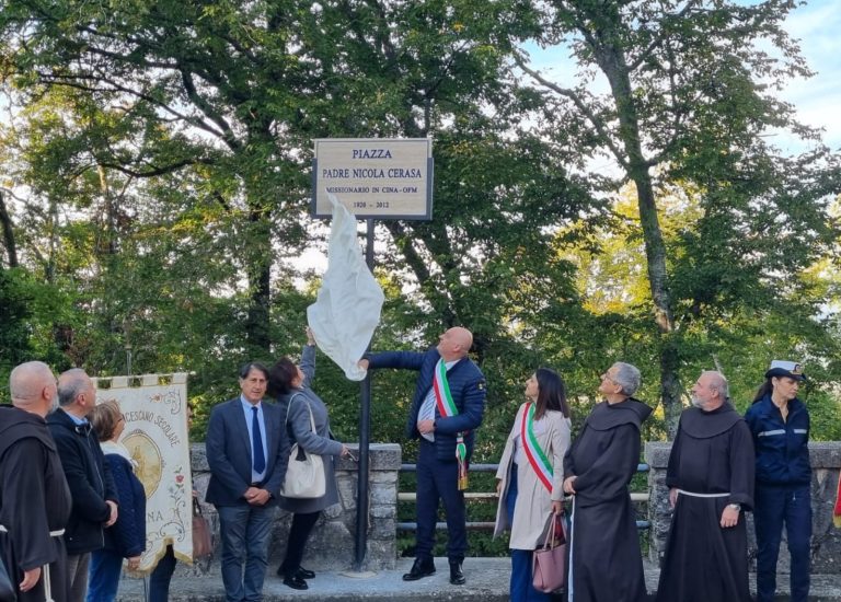 Fonte Colombo, inaugurato largo padre Cerasa