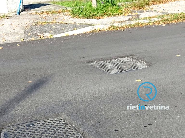 SEI TU IL REPORTER – “Anche in viale Aldo Moro chiusini sotto il livello dell’asfalto”