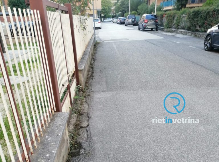“Grazie Rietinvetrina. Dopo il vostro articolo pulita via delle Rose”