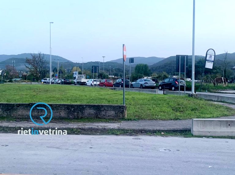 SEI TU IL REPORTER – “Possibile che non riusciate a risolvere il problema dei posteggi selvaggi al de Lellis?”