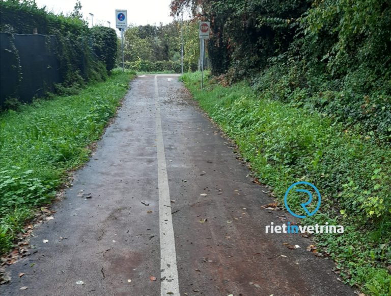 SEI TU IL REPORTER – “La pista ciclabile zona via Loreto Mattei è sporca e scivolosa”