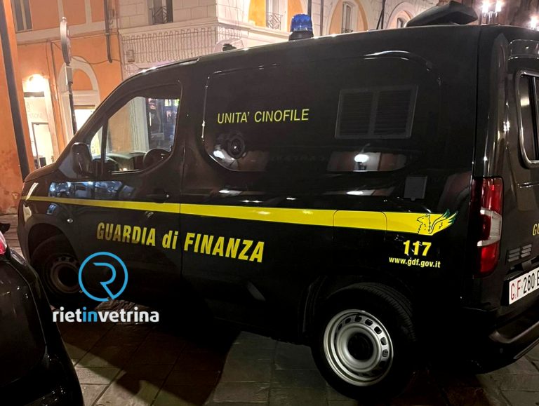 Controlli antidroga nel centro di Rieti da parte del Nucleo Cinofilo della Finanza