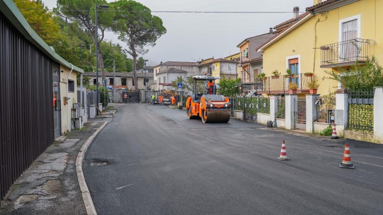 Terminata la stesura del nuovo asfalto in via Fonte Cottorella e via Cavatella