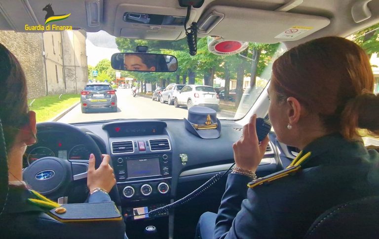 Rieti, si qualificava falsamente come membro della Guardia di Finanza. Denunciato