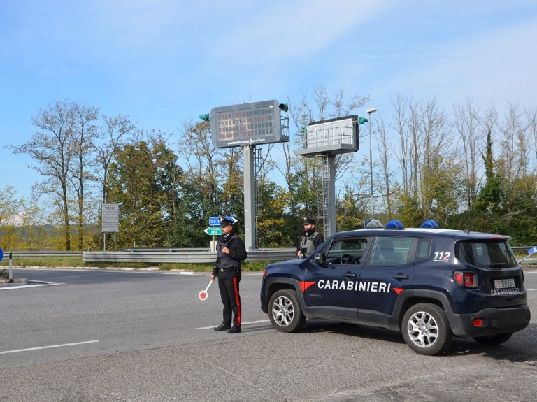 Erano pronti a rubare. Sorpresi in quattro con arnesi idonei allo scasso