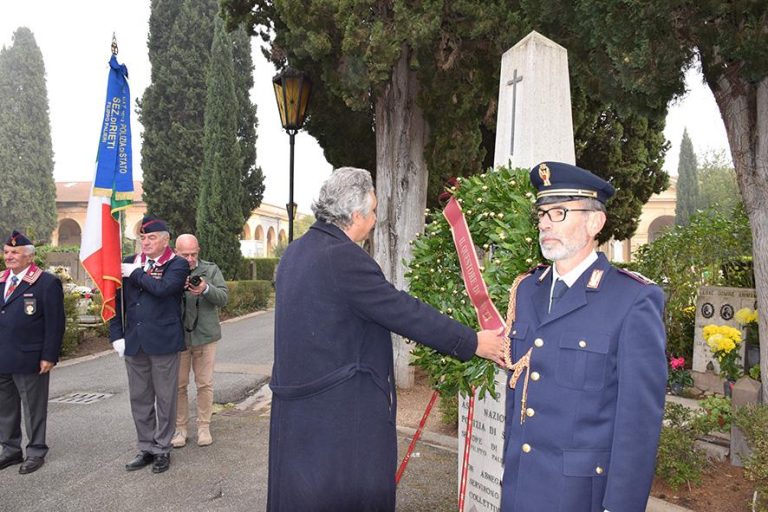La Polizia di Stato commemora i defunti e rende gli onori ai suoi Caduti