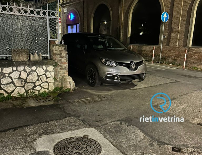SEI TU IL REPORTER – “Posteggiata all’incrocio tra via Ricci e via Salvatori un intero pomeriggio”
