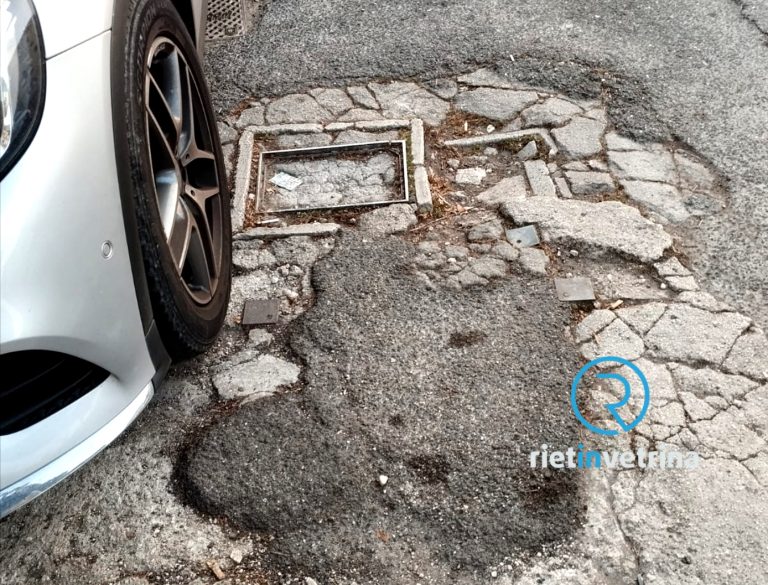 SEI TU IL REPORTER – “Con le strade dissestate andare in banca in sedia a rotelle in piazza della Repubblica è impossibile”