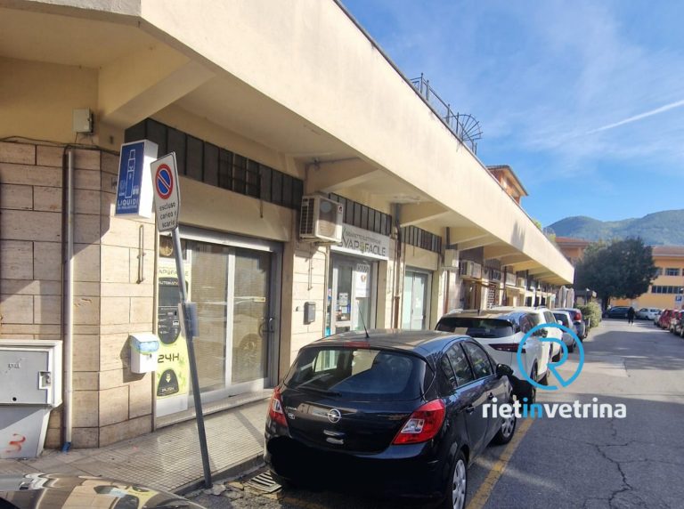 SEI TU IL REPORTER – “I posti carico-scarico sempre occupati. Noi corrieri come dovremmo fare?”