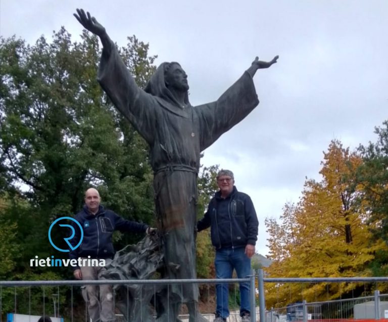 Ripristinata a Poggio Bustone la statua di san Francesco. Il basamento venne lesionato dal sisma 2016